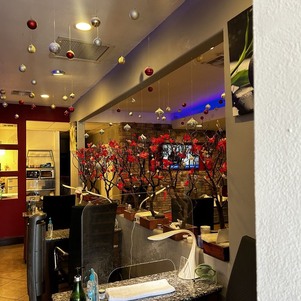 Christmas bulbs hanging from ceiling? Christmas bulbs hanging from ceiling?
