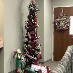 Chapin Women's Care - Tree stays up all year, the season decorations change.