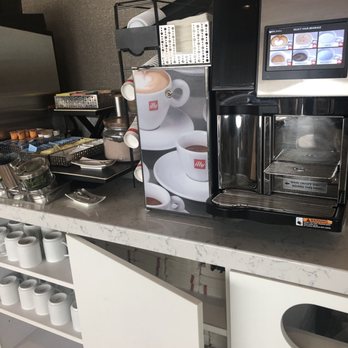 United Club Terminal B - Coffee bar for a pick me up. - Airport Lounges Near Me - Boston, Massachusetts