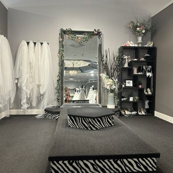 Bridal Traditions - Outside room to show party the dresses - Bridal Near Me - Omaha, Nebraska