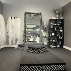 Bridal Traditions - Outside room to show party the dresses