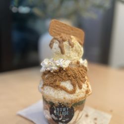 Snowy Village - Biscoff
