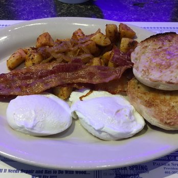 Beach Cafe and Pub - Eggs, bacon, English muffin. - Breakfast & Brunch Near Me - Warwick, Rhode Island