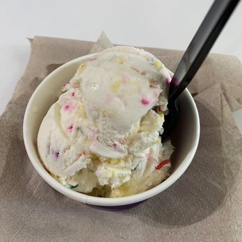 Two Scoops Creamery Southend - Krazy Kake flavour (vanilla ice cream, vanilla cake pieces, rainbow sprinkles) - Ice Cream & Frozen Yogurt Near Me - Charlotte, North Carolina Two Scoops Creamery Southend - Krazy Kake flavour (vanilla ice cream, vanilla cake pieces, rainbow sprinkles) - Ice Cream & Frozen Yogurt Near Me - Charlotte, North Carolina