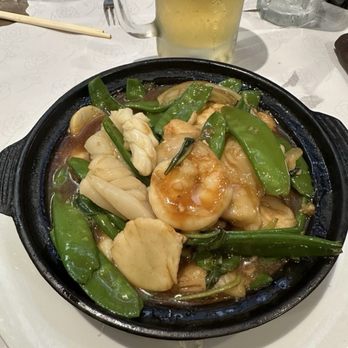 La Maison De La Reine - Seafood Combo in Clay Pot Dinner Special - Vietnamese Near Me - Novato, California La Maison De La Reine - Seafood Combo in Clay Pot Dinner Special - Vietnamese Near Me - Novato, California