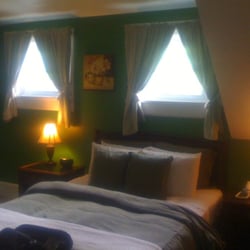 Wake Robin Inn - Our charming room at the Wake Robin Inn