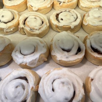 Easton Baking - a tray of cinnamon rolls with frosting - Bakeries Near Me - Easton, Pennsylvania Easton Baking - a tray of cinnamon rolls with frosting - Bakeries Near Me - Easton, Pennsylvania