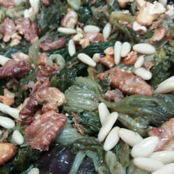 Panificio Michelangelo - Pizza ripiena di : scarole, olive, capperi, pinoli, noci.