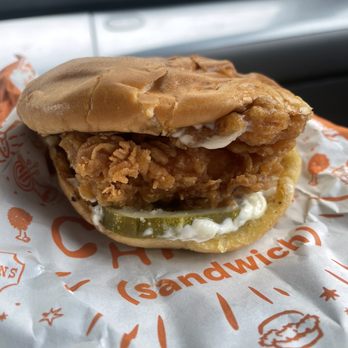 Popeyes Louisiana Kitchen - Classic Chicken Sandwich Spicy Chicken Sandwich - Chicken Wings Near Me - Fairview Heights, Illinois