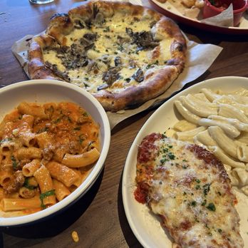 North Italia - Spicy Rigatoni Vodka, Funghi Pizza, Chicken Parmesan - Italian Near Me - Brea, California North Italia - Spicy Rigatoni Vodka, Funghi Pizza, Chicken Parmesan - Italian Near Me - Brea, California