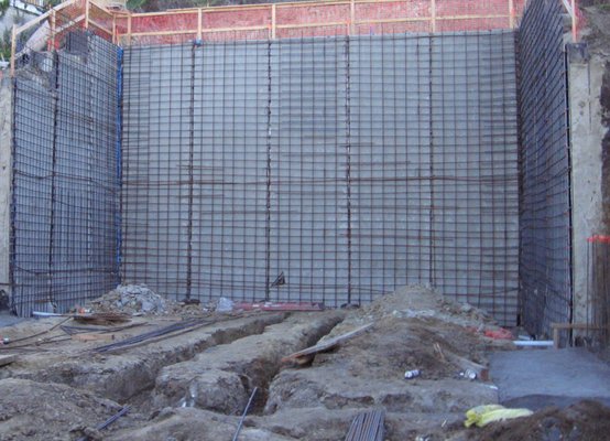 Retaining wall and foundation - Retaining wall and foundation