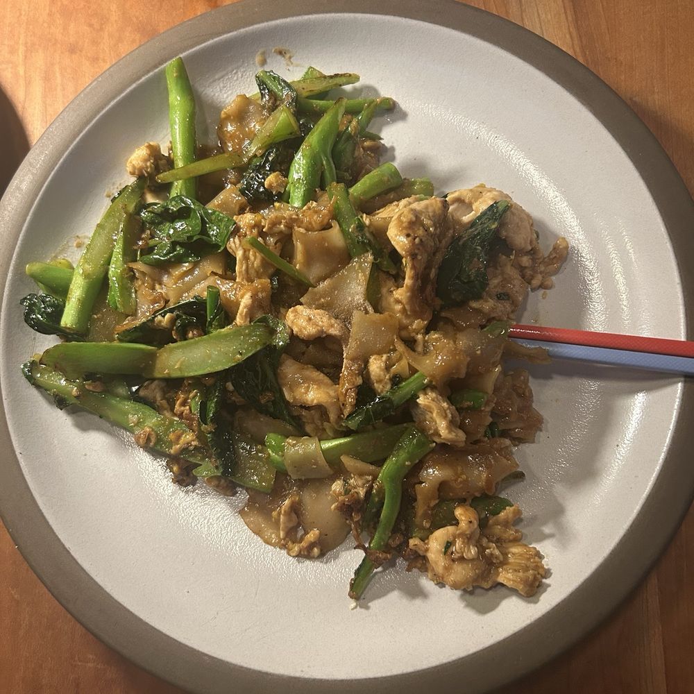 Paadee - Chicken Pad See Ew - Thai Near Me - Portland, Oregon Paadee - Chicken Pad See Ew - Thai Near Me - Portland, Oregon