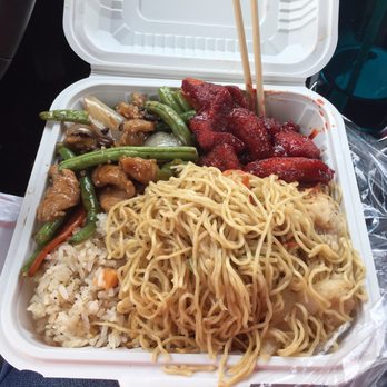 Safeway - 2 entrees (Peking pork/garlic chicken with green beans) with half & half. Better than Panda! - Grocery Near Me - Antioch, California