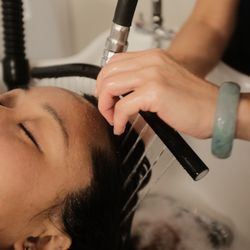 Salon Lunas Headspa - Cleansing