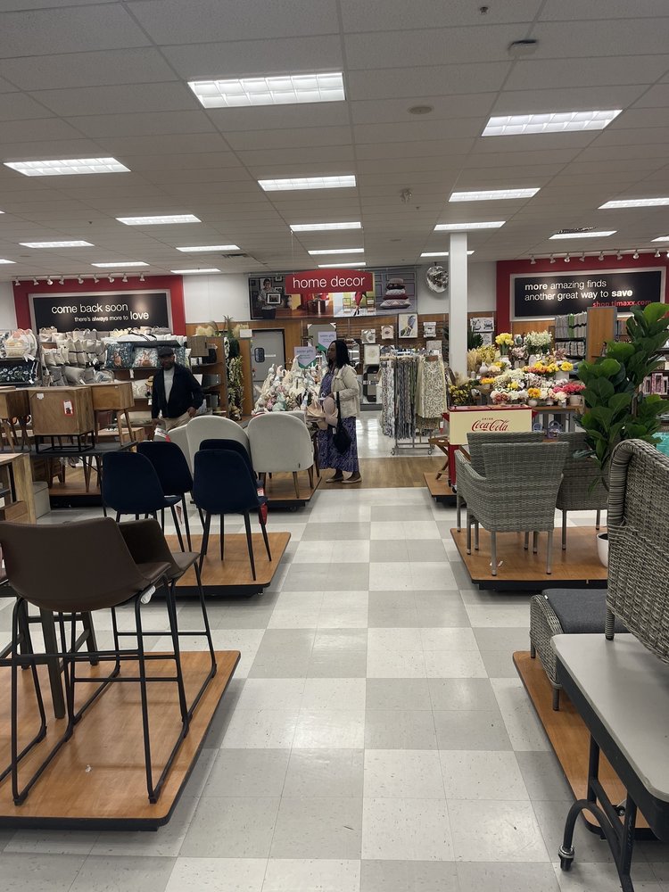 TJ MAXX Updated July 2024 23 Photos & 10 Reviews 4601A Outer Lp, Louisville, Kentucky