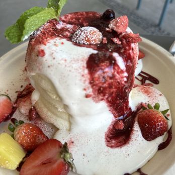Motto Tea Cafe - Strawberry Shortcake Souffle Pancakes - Desserts Near Me - Pasadena, California