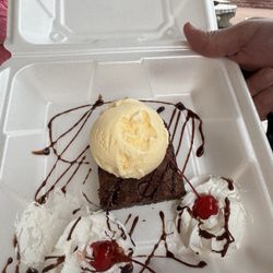 Dirty Al's At Pelican Station - Brownie a la mode