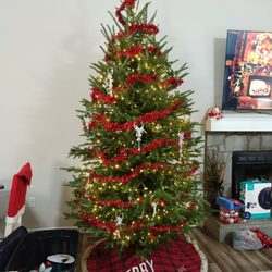 Silhouette's Consignment & Boutique - Merry Christmas from Silhouettes Consignment Boutique by Patti.
