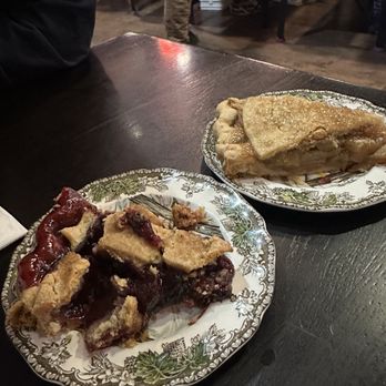 Acme Pie - BlackBerry and Apple Pies - Desserts Near Me - Arlington, Virginia