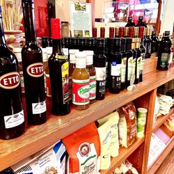 Etto Pastificio - Assortment of olive oils