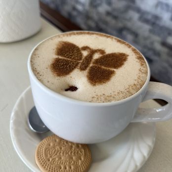 Dulce Mami Café Riverside - Chai Latte - Breakfast & Brunch Near Me - Riverside, Illinois