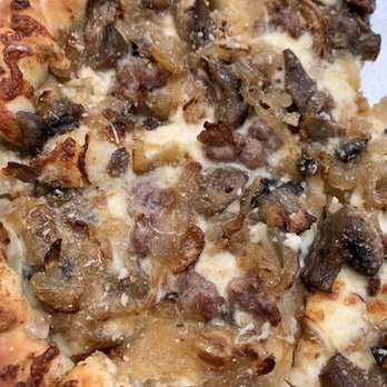 Union Hotel Restaurant - Garlic pizza - Italian Near Me - Occidental, California