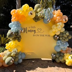 Odet's Cakes & Balloons - And outside balloon design by Odett