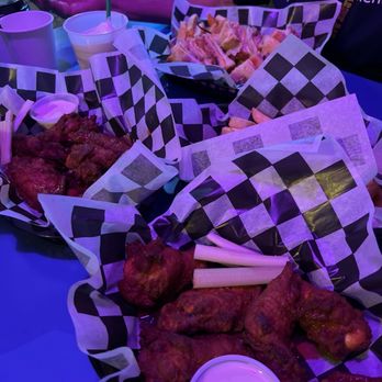 Brewsky's Sports Bar - Wings and fries - Sports Bars Near Me - Channelview, Texas