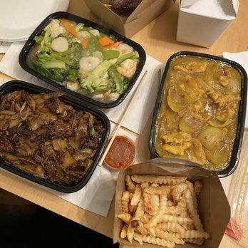Dai Yee's Asian Kitchen - Beef Skewers, Shrimp Kow, Curry Chicken and Fries, Beef Chow Fun - Szechuan Near Me - Chicago, Illinois