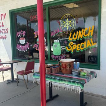 La Jefa Restaurant - Outside the restaurant - Mexican Near Me - Anthony, Texas