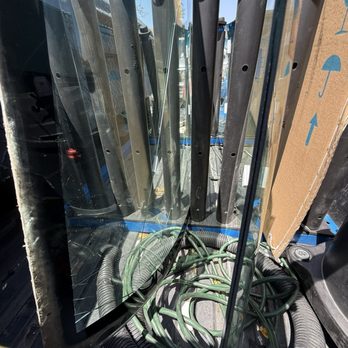 Oscar Auto Glass - My broken windshield - Auto Glass Services Near Me