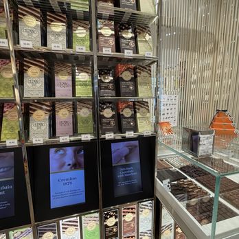 Venchi - Many Milk Chocolate Hazelnut Bar 3.52 oz - Chocolatiers & Shops Near Me - New York, New York