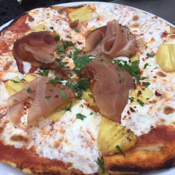 Refinery Rooftop - Flatbread - Lounges Near Me - New York, New York