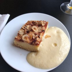 Spisestedet - Apple cake with custard