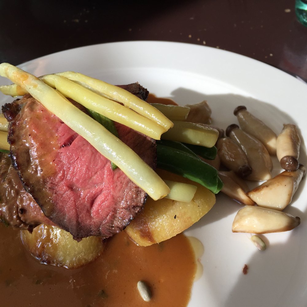 De Belhamel - Corn-fed Dutch sirloin with mini mushrooms, yellow beans and fondant potatoes - French Near Me - Amsterdam, New Hampshire De Belhamel - Corn-fed Dutch sirloin with mini mushrooms, yellow beans and fondant potatoes - French Near Me - Amsterdam, New Hampshire