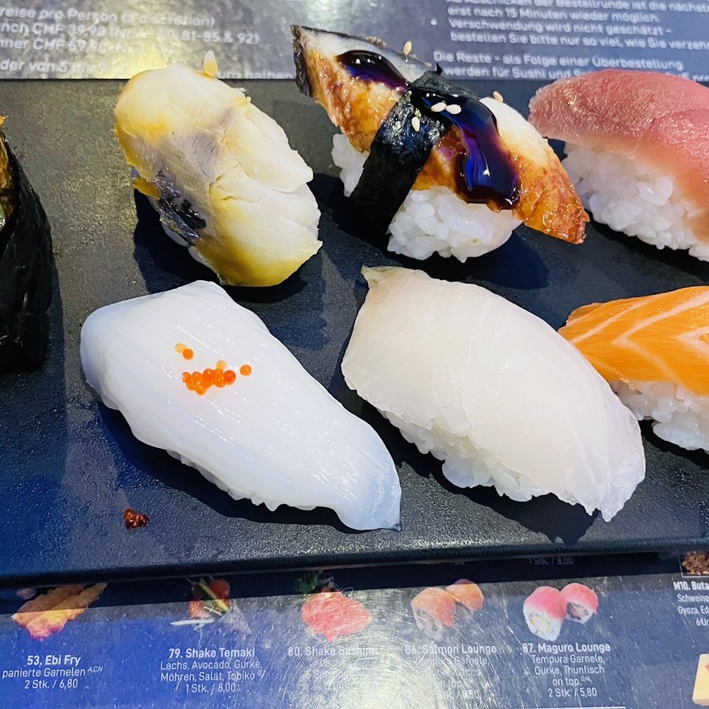 Oishii - Spicy tuna gunkan and assorted nigiri - Sushi Bars Near Me - Bern, BE