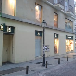 Casa del Libro - La fachada de la calle Sandoval