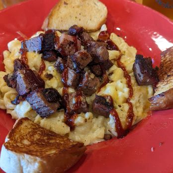 Chase Creek Smoke House - Beef brisket Mac and cheese - Barbeque Near Me - Chase, Michigan