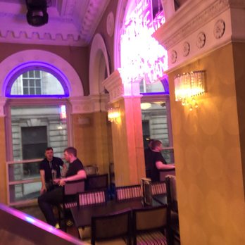 Garbo's Bar & Grill - Bars Near Me - Hull, KHL
