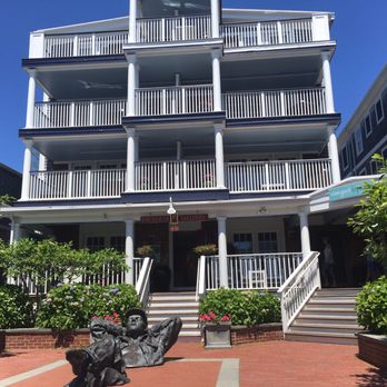 Vineyard Square Hotel and Suites - Hotels Near Me - Edgartown, Massachusetts