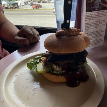 Mount Rainier Railroad Dining - Trainwreck burger - American Near Me - Elbe, Washington Mount Rainier Railroad Dining - Trainwreck burger - American Near Me - Elbe, Washington