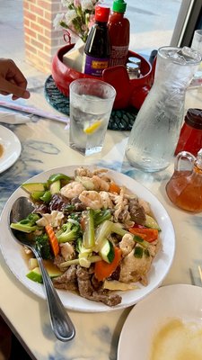 Ling's Asian Cuisine by null