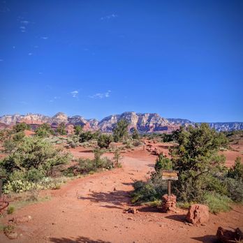 Devil's Bridge Trail - 4 mile round trip from the overflow parking - Hiking Near Me - Sedona, Arizona