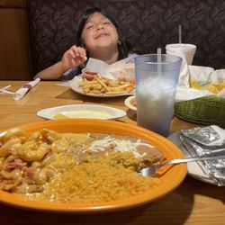 San José Mexican Restaurant - Having dinner with my lovely daughter, having some camarones fundidos and horchata!!!