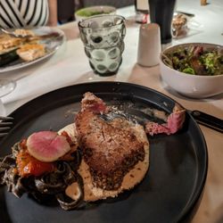 Le Bistrot - Tuna in mustard sauce with squid ink pasta