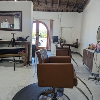 Bellazza Beauty Bar 2.0 - Front Entrance+ Check in/out - Hair Salons Near Me - Tucson, Arizona