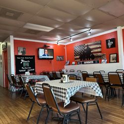 Alex's Pizza Pasta Subs - Inside seating