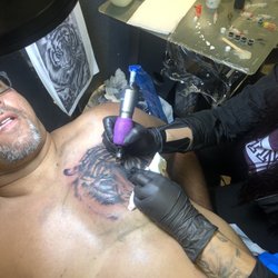 Nani Addiction - Artist Tatooing!