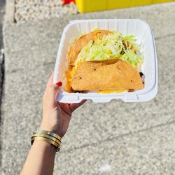 Aliberto's Jr - The beef tacos with deep fried hard shells