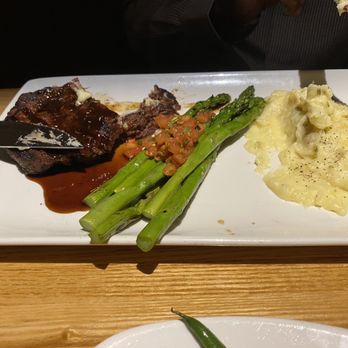 Devon Seafood & Steak - Filet mignon, asparagus and mashed potatoes - Seafood Near Me - Oakbrook Terrace, Illinois Devon Seafood & Steak - Filet mignon, asparagus and mashed potatoes - Seafood Near Me - Oakbrook Terrace, Illinois